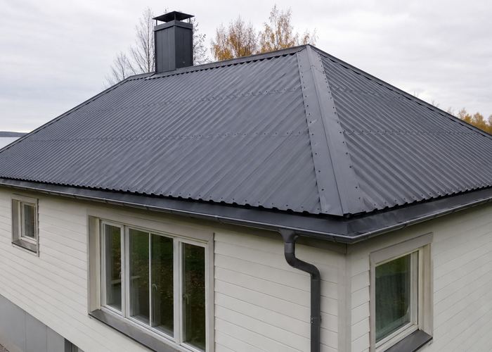Крыша из профлиста МП18 RAL 8017